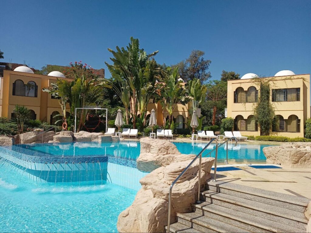 The swimming pool at Steigenberger Resort Achti