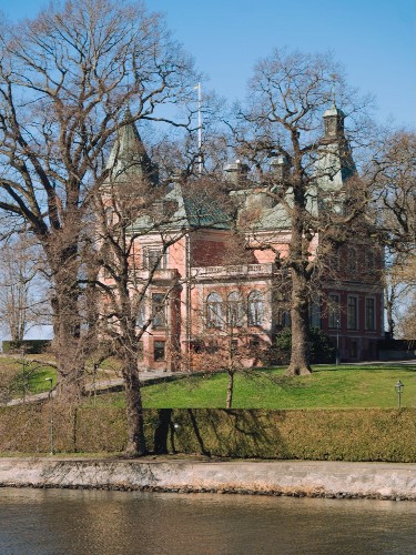 View of Täcka Udden seen from across the water