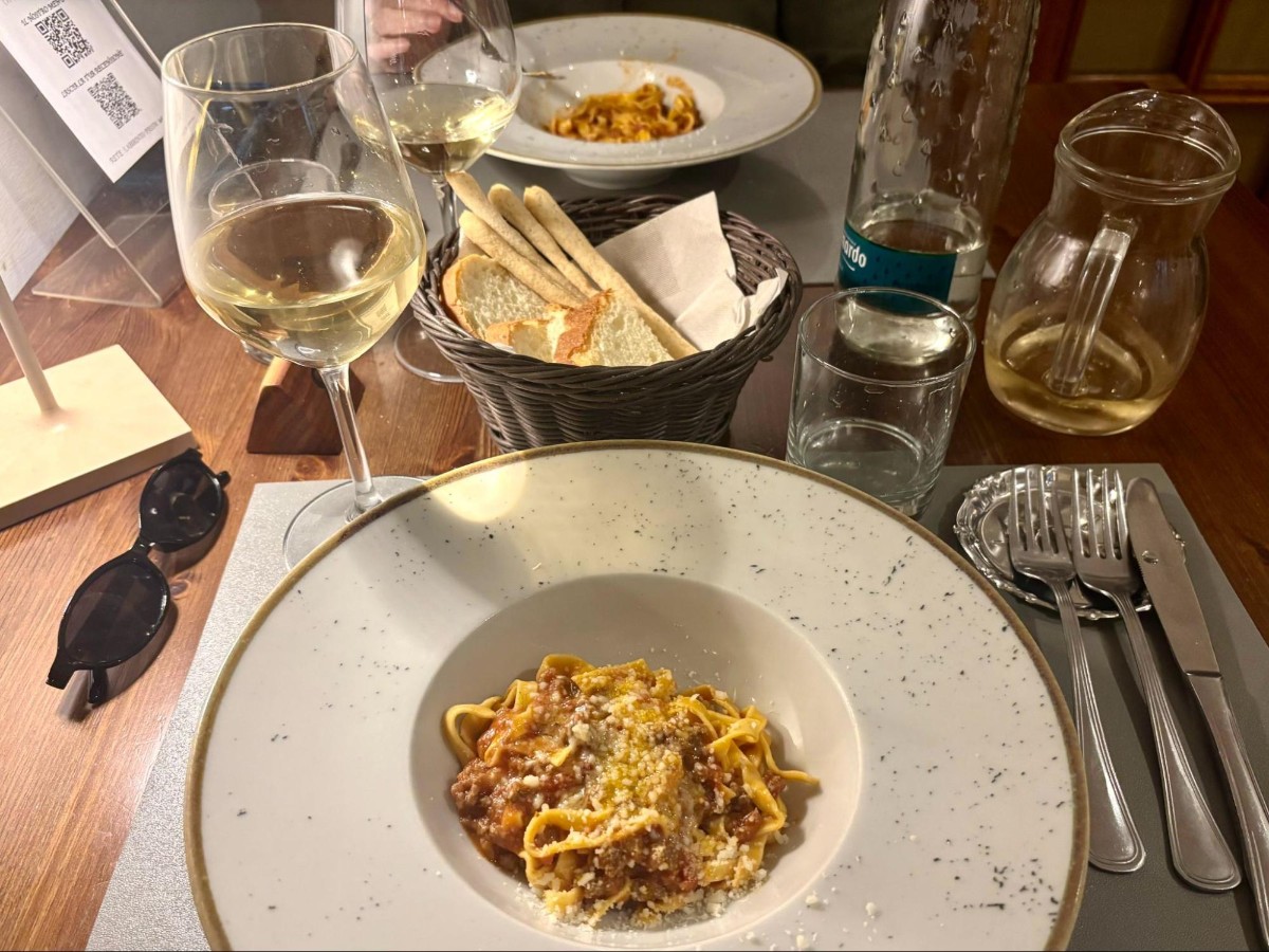 A plate of tagliatelle bolognese