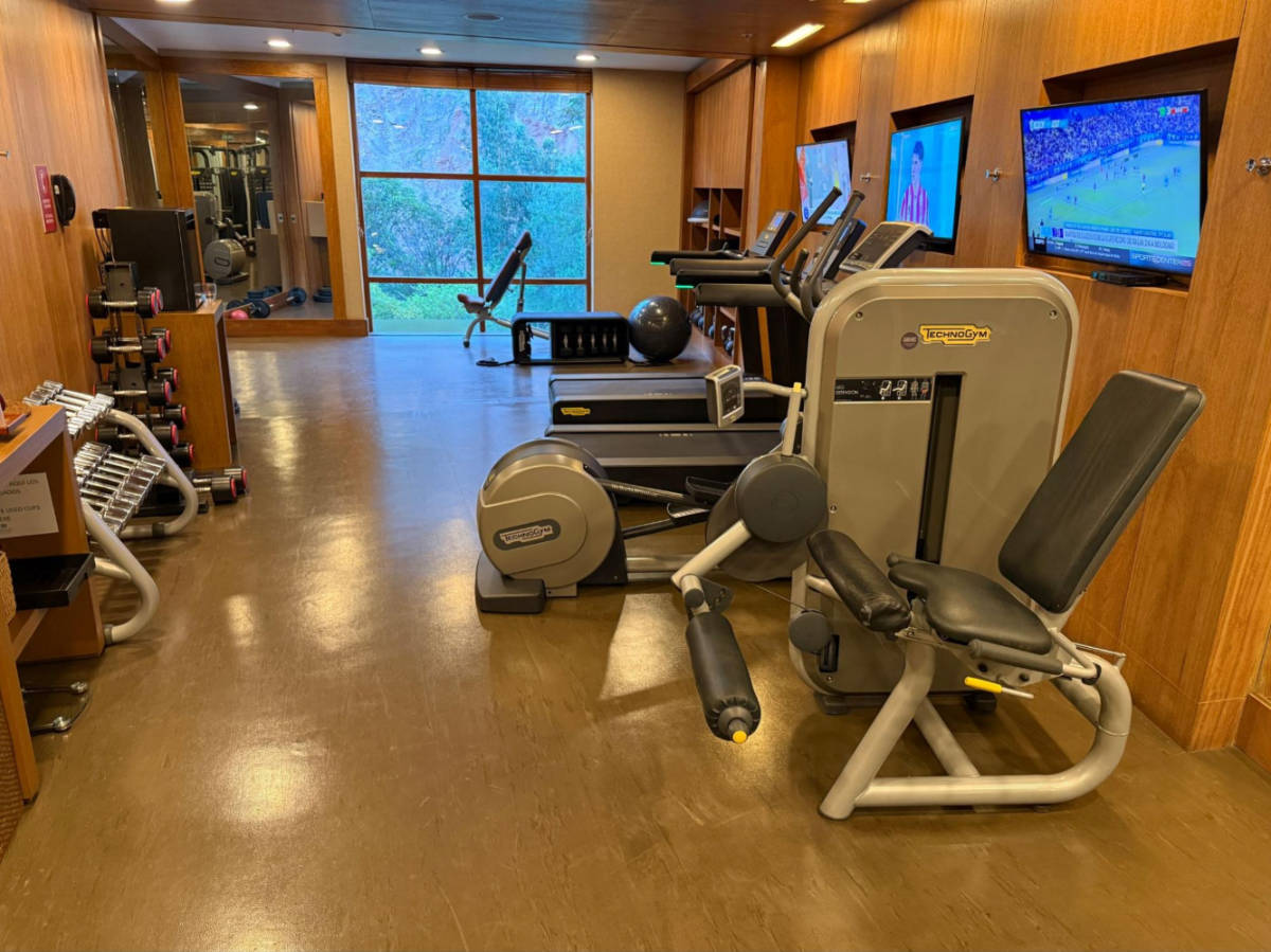 If I have one complaint, it’s that the gym is much too small for a 5-star, and it often felt crowded