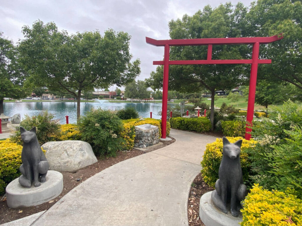 View of the lush greenery around Temecula Duck Pond and Veterans Memorial