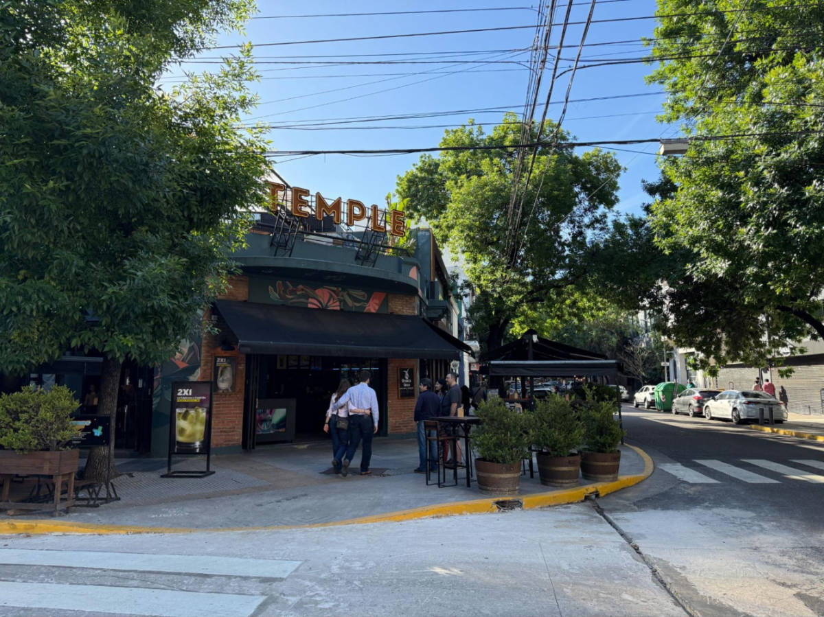 View of the Temple Bar in Palermo Hollywood surrounded by greenery