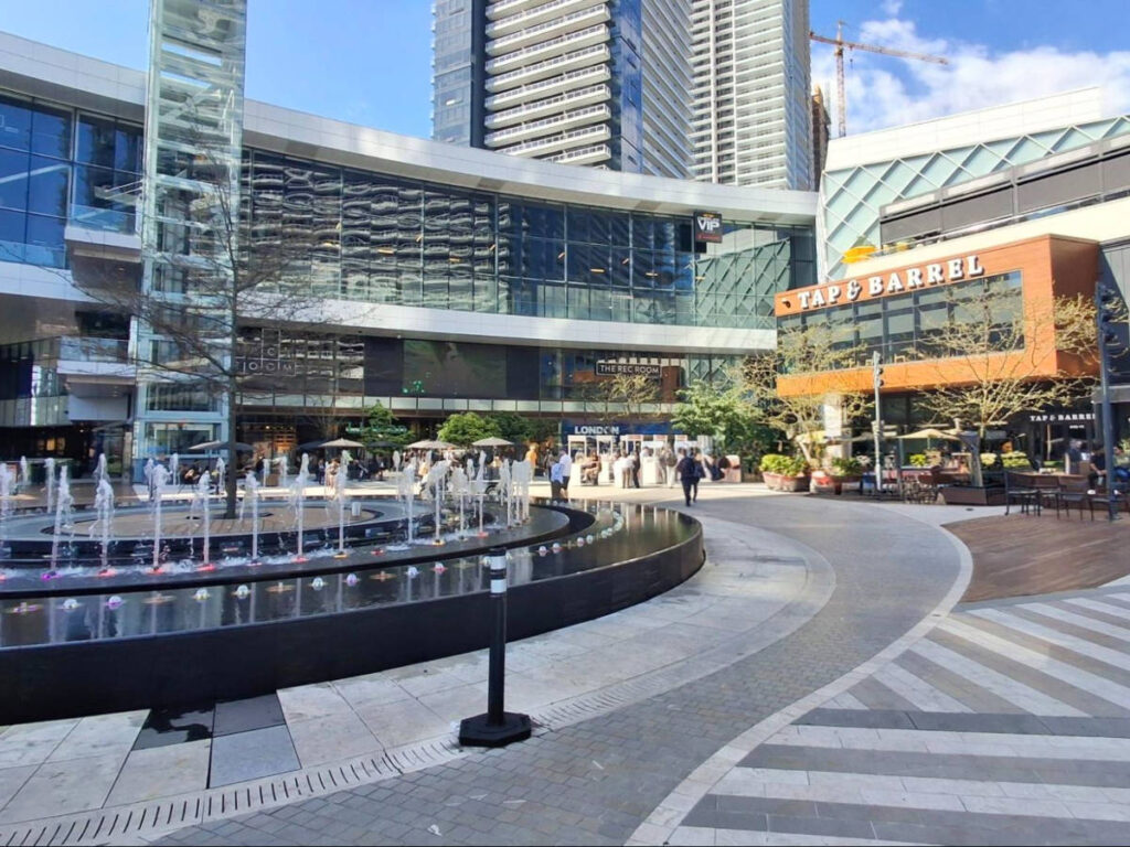 View of the fountain and the shops around The Amazing Brentwood
