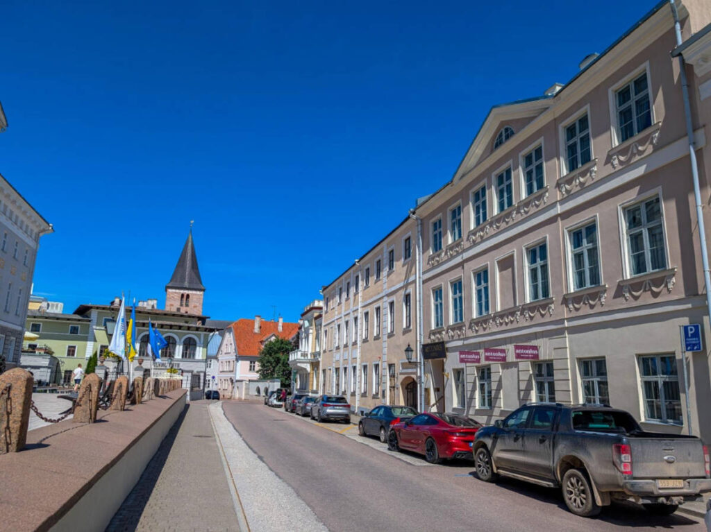 View of the Antonius Boutique Hotel along the Vanalinn street