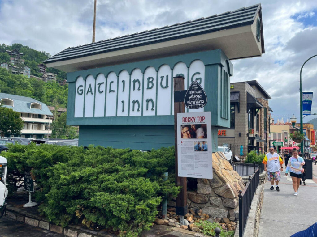 View of the The Tennessee Music Pathways and The Gatlinburg Inn signs
