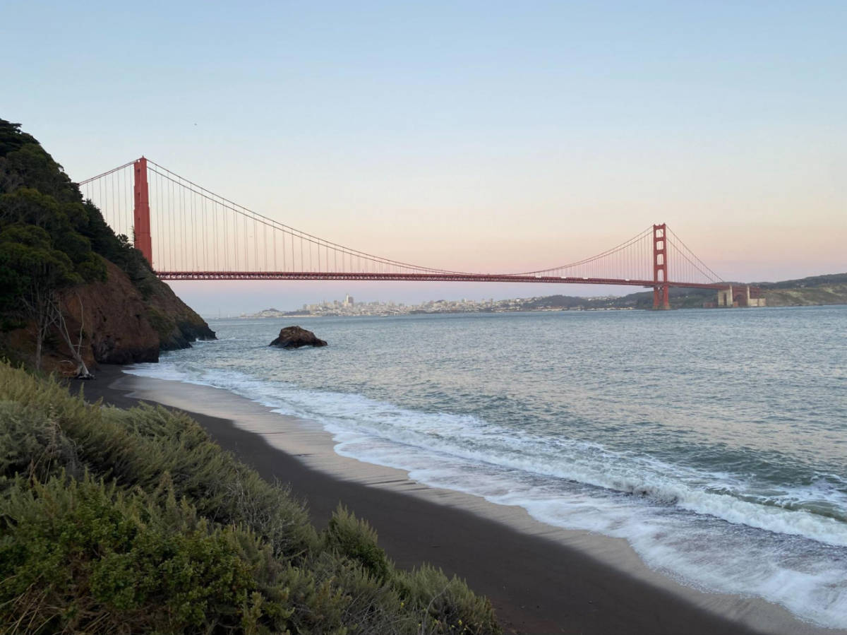 Scenic view of the Golden Gate Bridge viewed from Kirby Cove