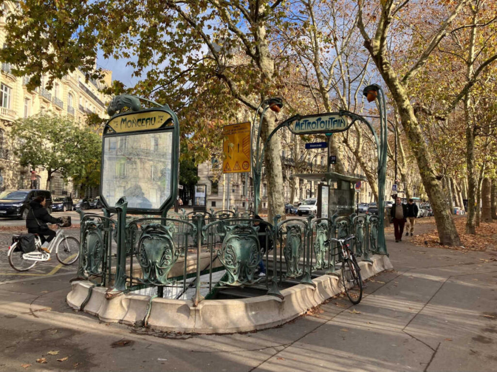 View of the The Line 2 Métro station at the Parc Monceau 