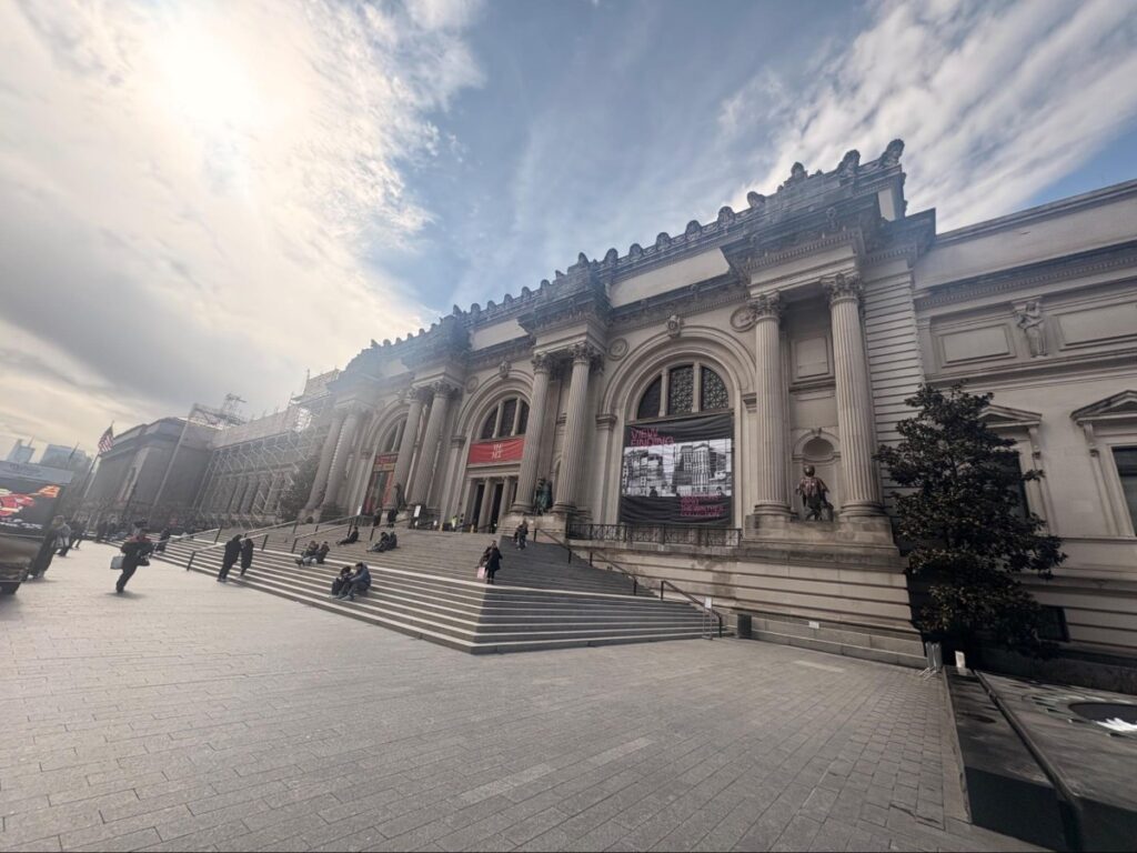 View outside The Metropolitan Museum of Art on a cloudy day