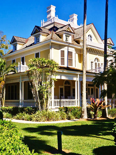 View of the Murphy Burroughs House from the outside at Fort Myers