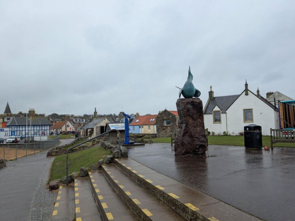 View of the Scottish Seabird Centre’s seabird statue on a gloomy day