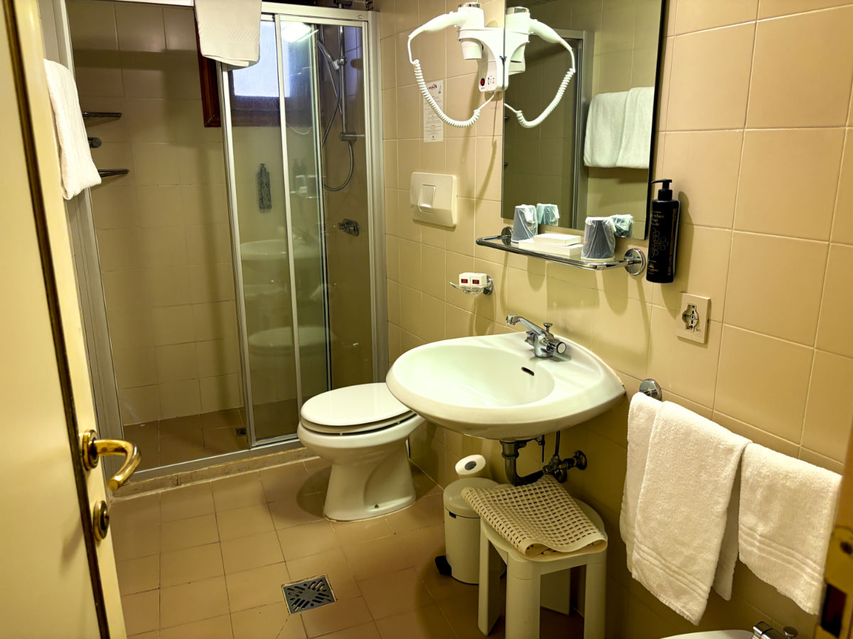 View of the bathroom at Hotel Rialto