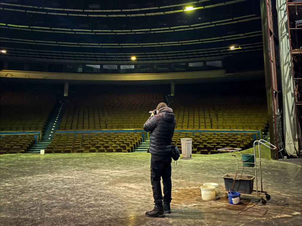 The author Thom Brown, taking photos inside the Linnahall