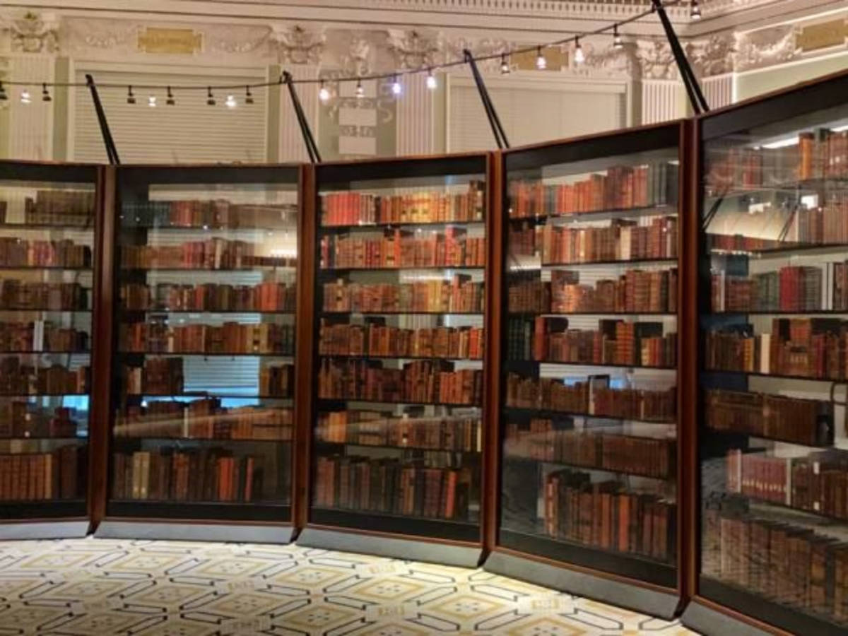 The book shelves inside the library of Thomas Jefferson