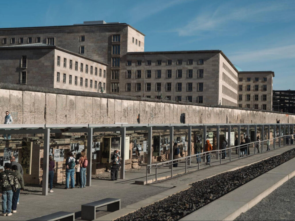 Overlooking view of the outdoor exhibition in Topographie des Terrors
