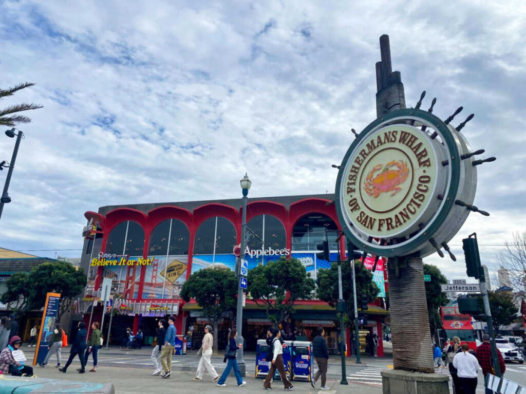 View of the tourists strolling along Fisherman’s Wharf