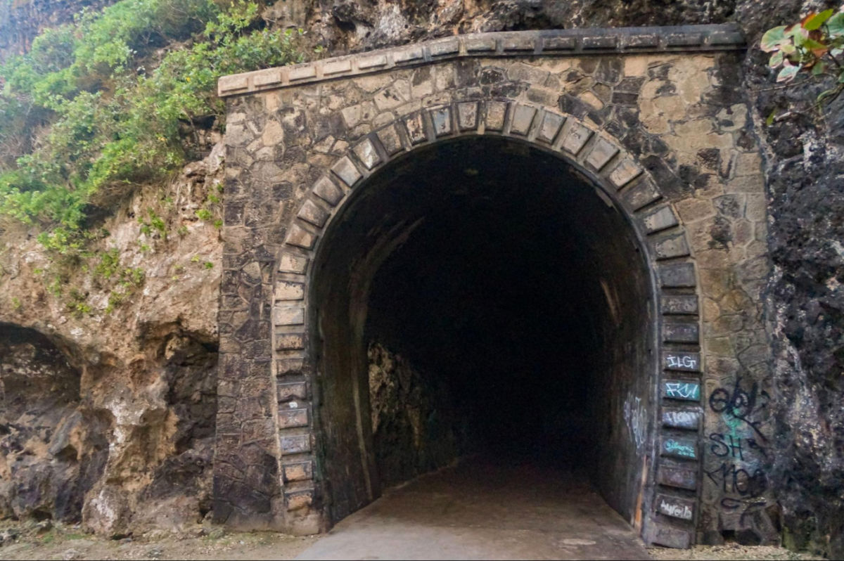 View of the entrance to Tunel de Guajataca