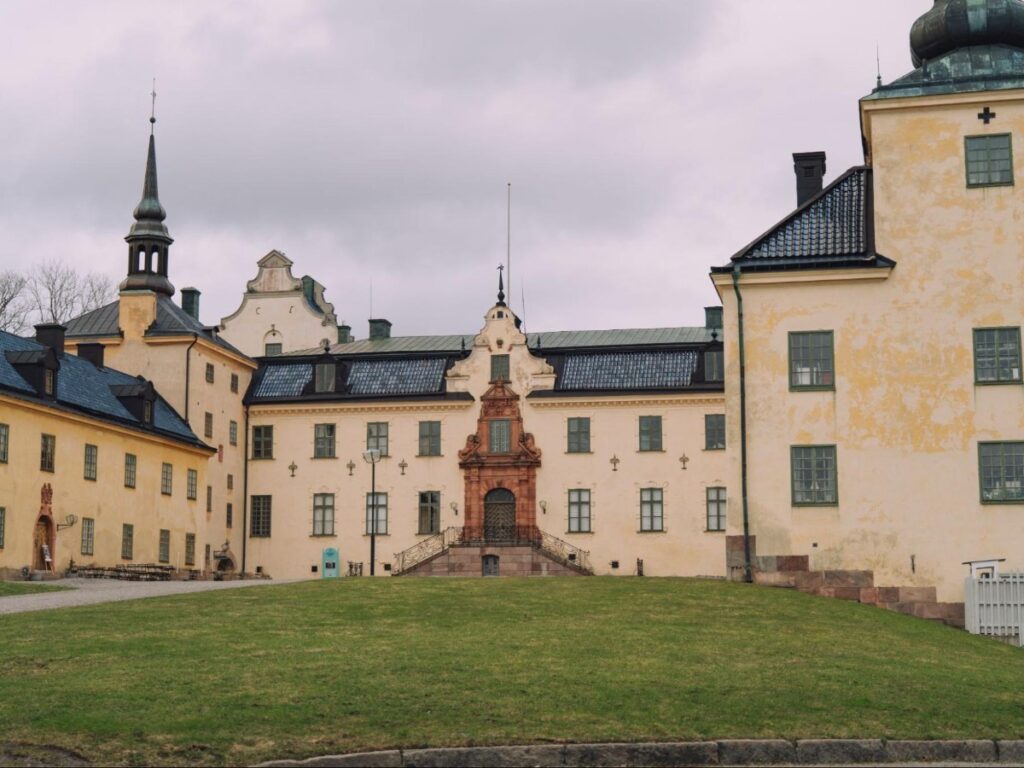 View of Tyresö Slott’s courtyard