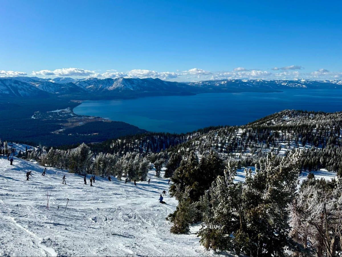 Overlooking view of the Lake Tahoe from the top of the ski lift