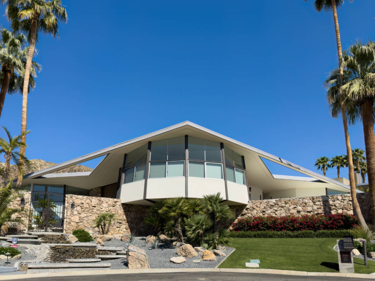 Facade of the Elvis Presley Honeymoon Hideaway
