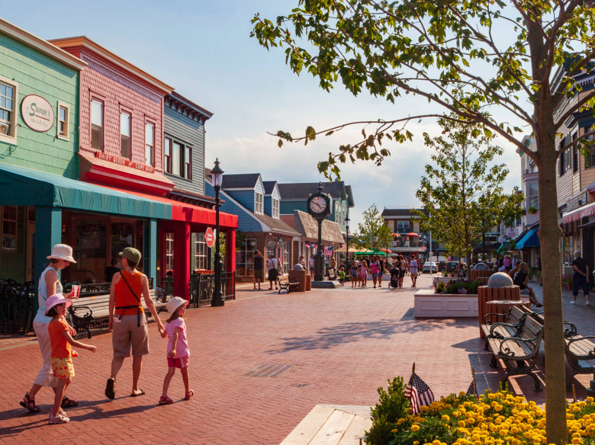 Tourists walking through Washington Street Mall, lined with specialy boutiques
