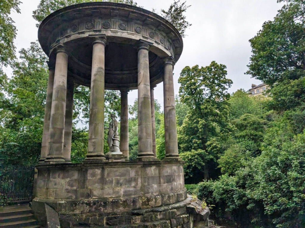 The St Bernard’s Well surrounded by greenery alongside the Water of Leith
