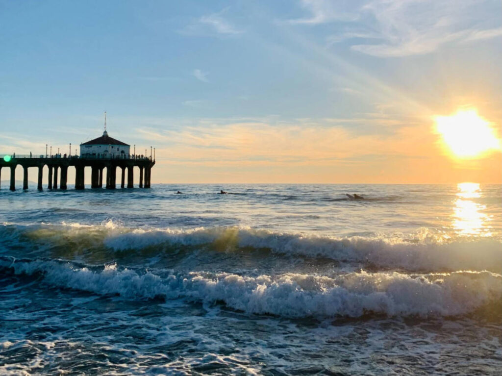 The huge waves by Manhattan Beach Pier at sunrise