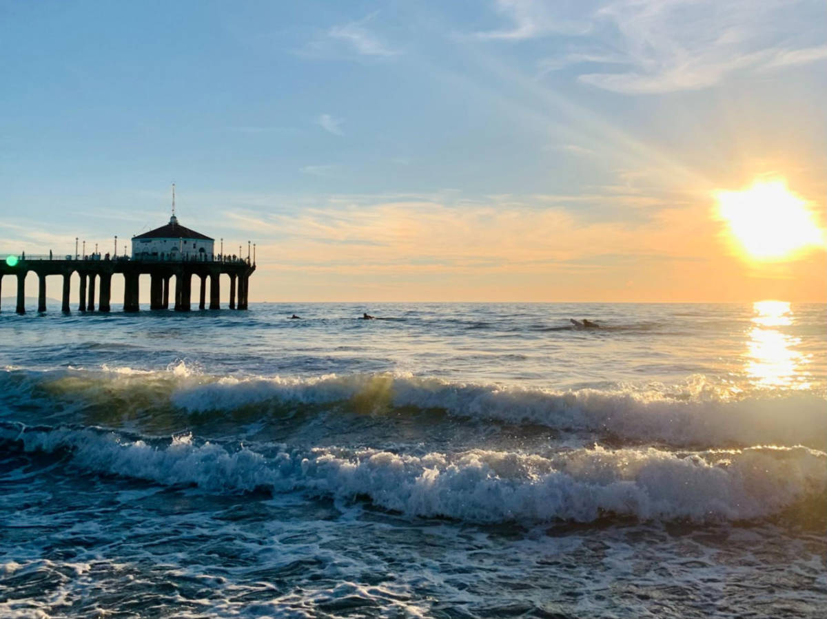 The huge waves by Manhattan Beach Pier at sunrise