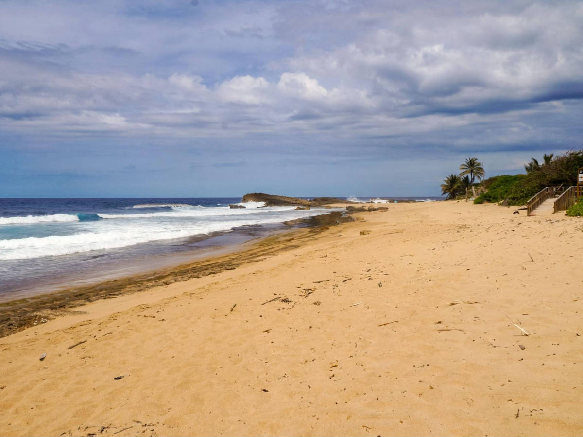 Panoramic view of the waves in Middles Beach