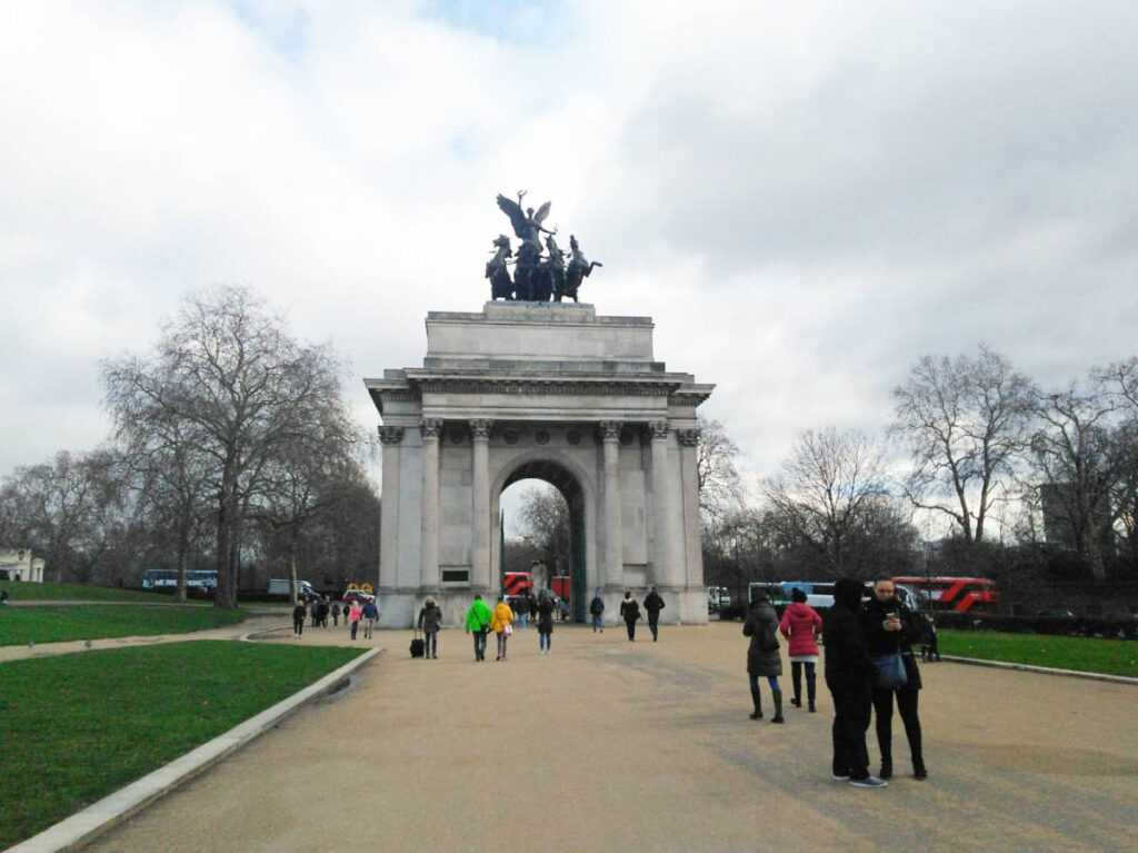 View of people around the Wellington Arch