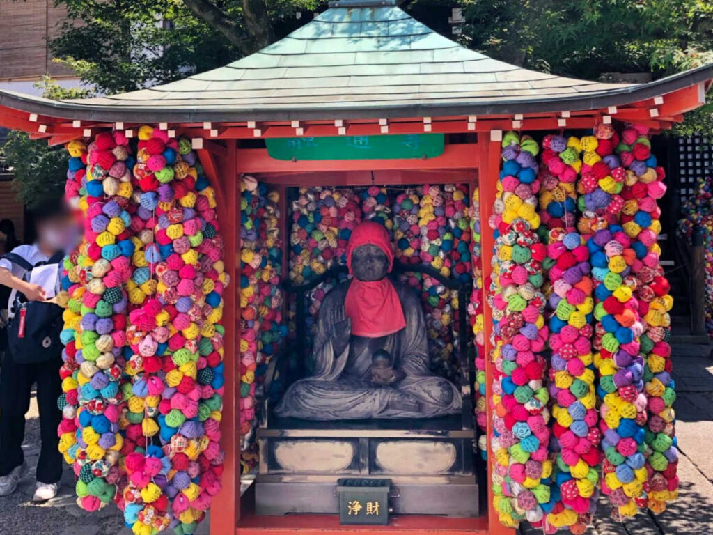 The tiny and colorful Yasaka Koshindo Temple